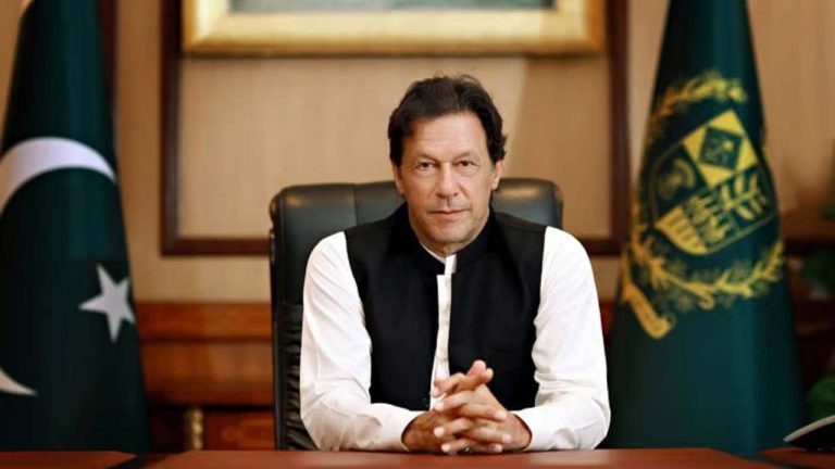 Pakistan: ఇంగ్లండ్‌ టూర్‌లో పాక్ క్రికెటర్లు.. మాజీ ప్రధాని గురించి మాట్లొద్దని పీసీబీ హెచ్చరిక