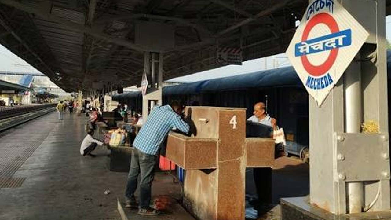 CAG Railway Report: రైల్వే స్టేషన్లలో నీళ్లు తాగుతున్నారా?.. CAG రిపోర్ట్‌లో సంచలన విషయాలు