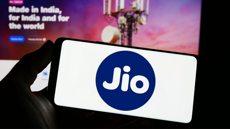 JIO: ఒక్కసారి రీఛార్జ్ చేస్తే ఏడాదిపాటు నో టెన్షన్.. అన్‌లిమిటెడ్ కాలింగ్, 912GB డేటా.. OTT, Google Gemini Pro ఫ్రీ..!