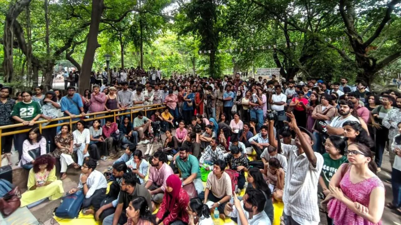JNUలో ‘ఫ్రీ ఉమర్ ఖాలిద్’ నినాదాలు.. అసలేం జరుగుతోంది?