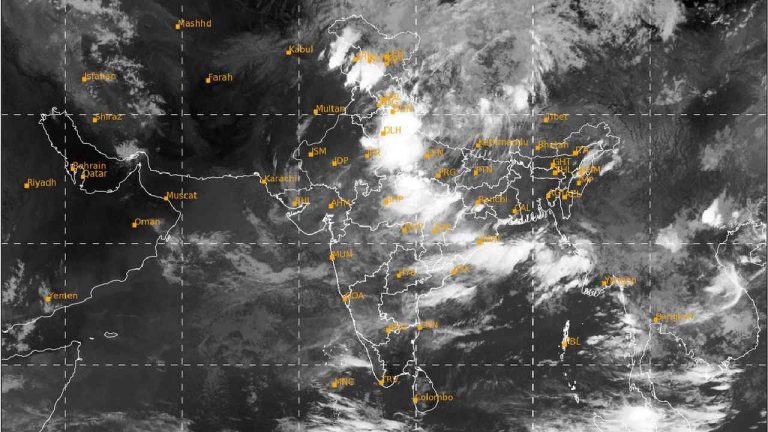 Monsoon Alert: ఆగస్టులో భారీ వర్షాలు.. బంగాళాఖాతంలో వరస అల్పపీడనాలు..