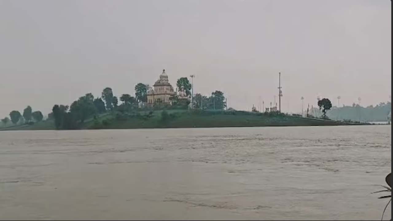 Floods: మధ్యప్రదేశ్‌ను ముంచెత్తిన వరదలు.. ఉప్పొంగి ప్రవహిస్తున్న నదులు