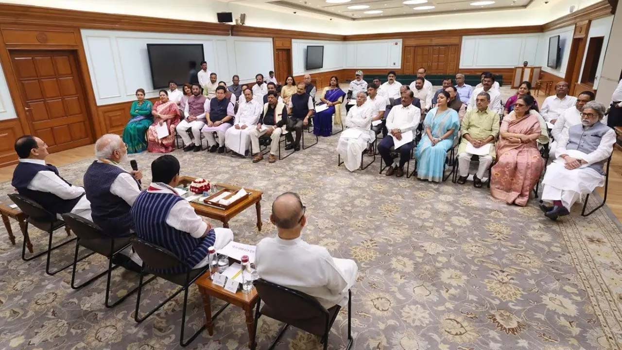 pm modi assures tmc rebel mps no need to worry nda breakfast meeting