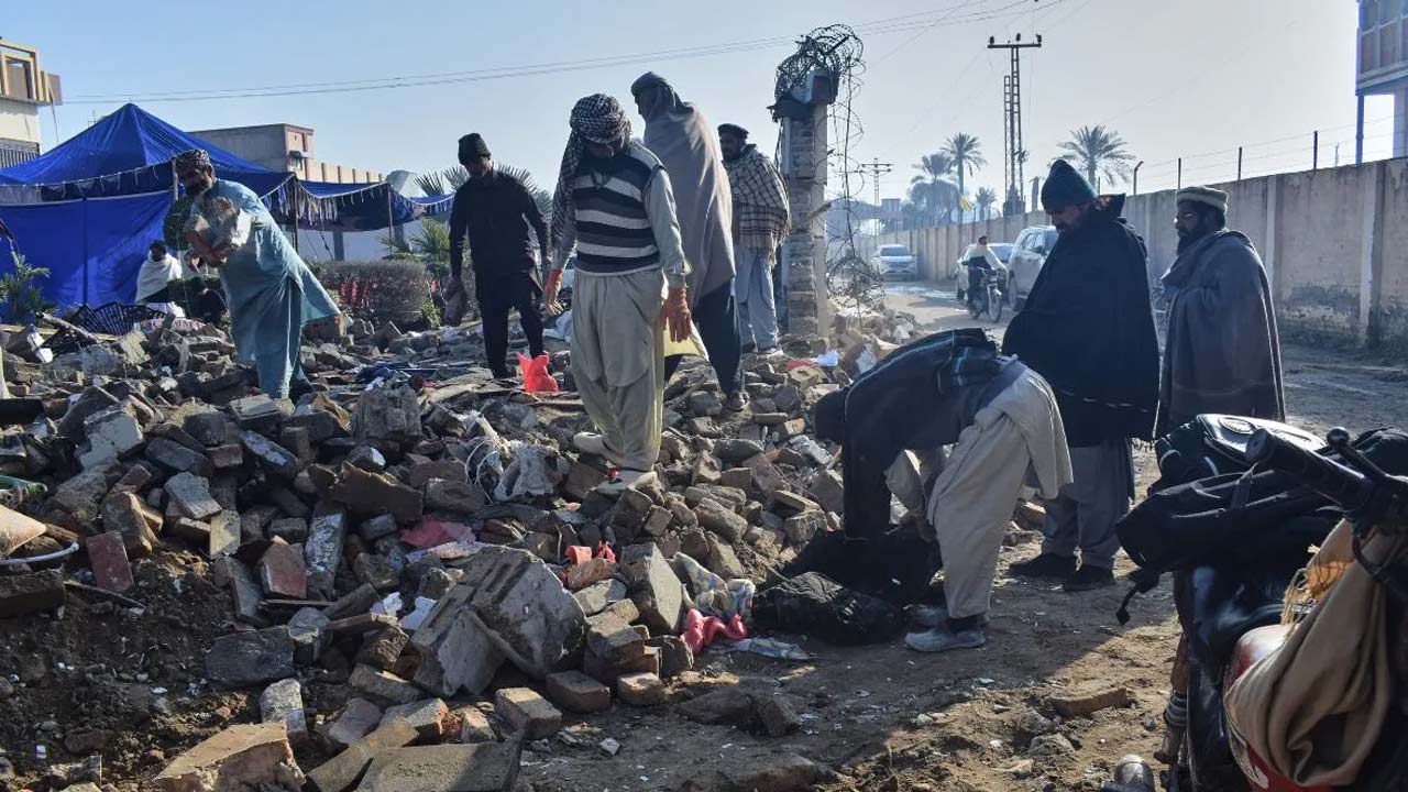 pakistan suicide attack 14 killed including 5 security personnel in swat blast
