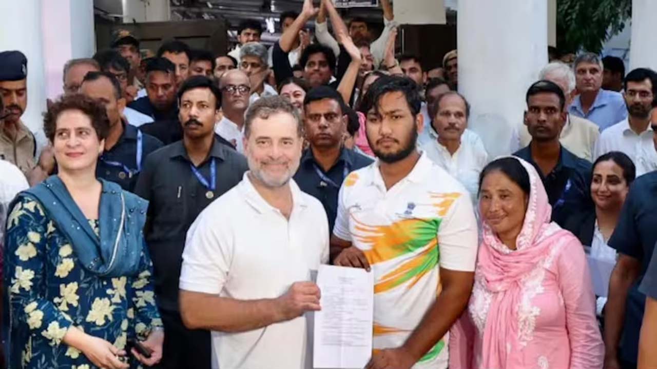 Rahul Gandhi: పెల్లెట్ గన్ ఘటనపై రాహుల్ గాంధీ ధర్నా.. ఎట్టకేలకు ఎఫ్‌ఐఆర్ నమోదు
