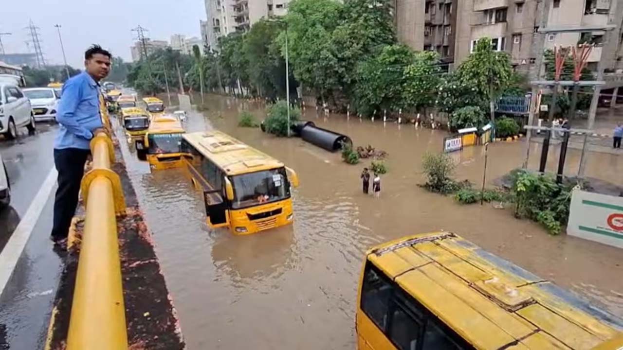Gurugram Rain: గంట వర్షానికి గురుగ్రామ్ అతలాకుతలం.. జనజీవనం అస్తవ్యస్థం