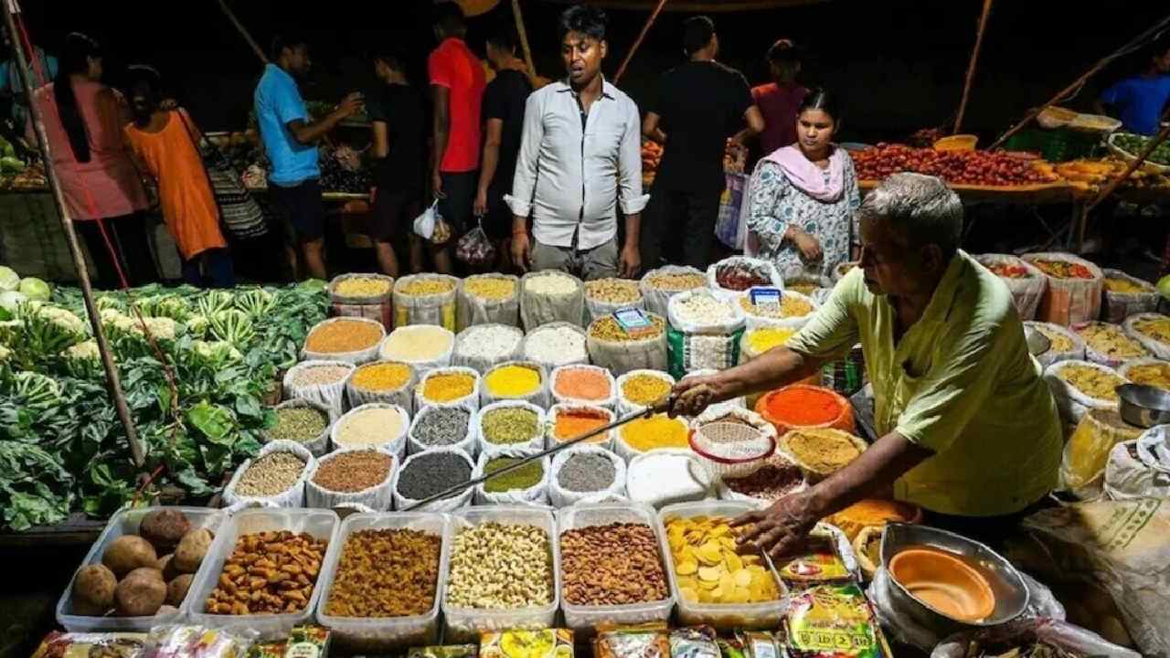 india retail inflation rises to 4 45 in july 2026 as onion garlic and ginger prices surge