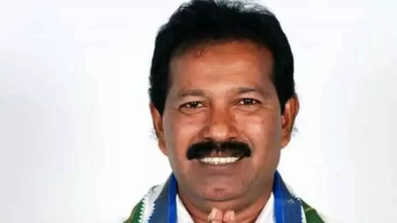 former ysrcp mla sheikh mohammed mustafa arrested in gujarat in nuzividu kidnap case