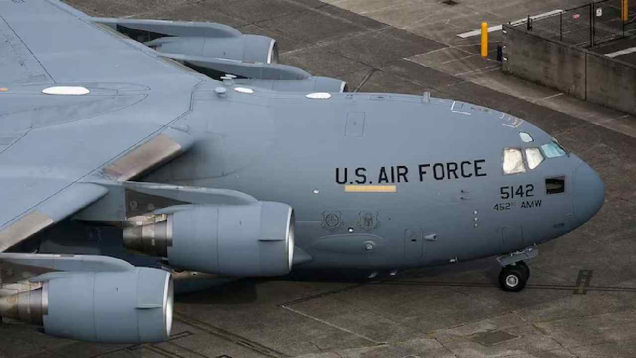mystery us military aircraft lands russia c17 moscow