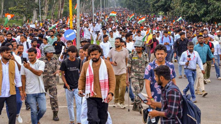 JPSC: పబ్లిక్ సర్వీస్ కమిషన్ సభ్యుల రాజీనామా.. 13 పరీక్షల్లో అక్రమాలు.. రాంచీకి వేలాదిగా తరలి వెళ్లిన విద్యార్థులు..