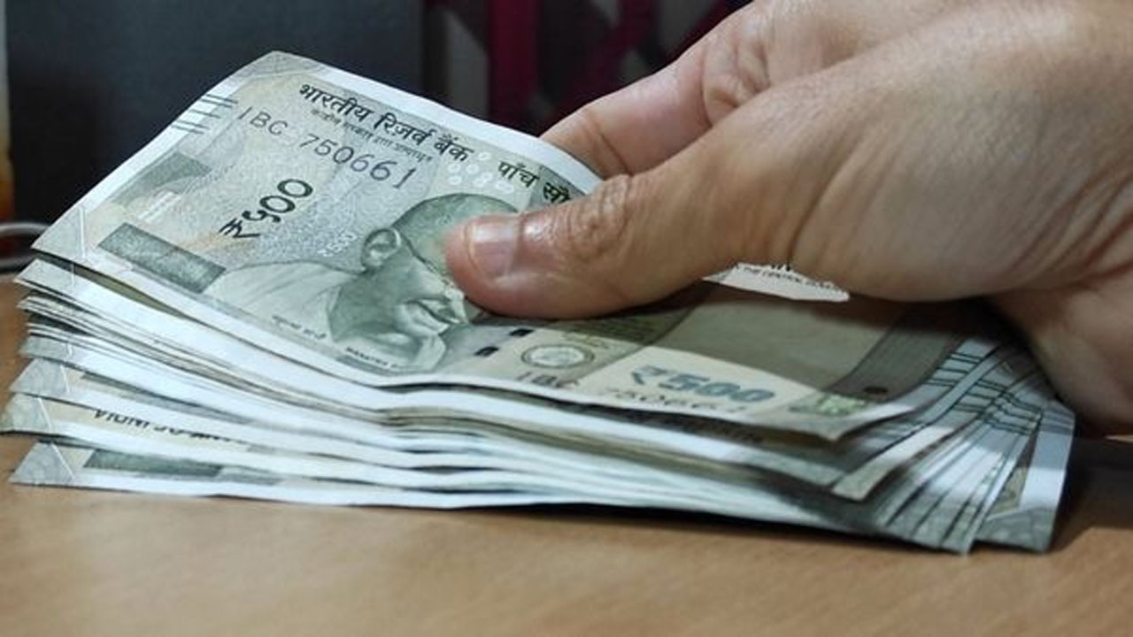 cgst superintendent banothu mangamma arrested cbi bribe case vijayawada