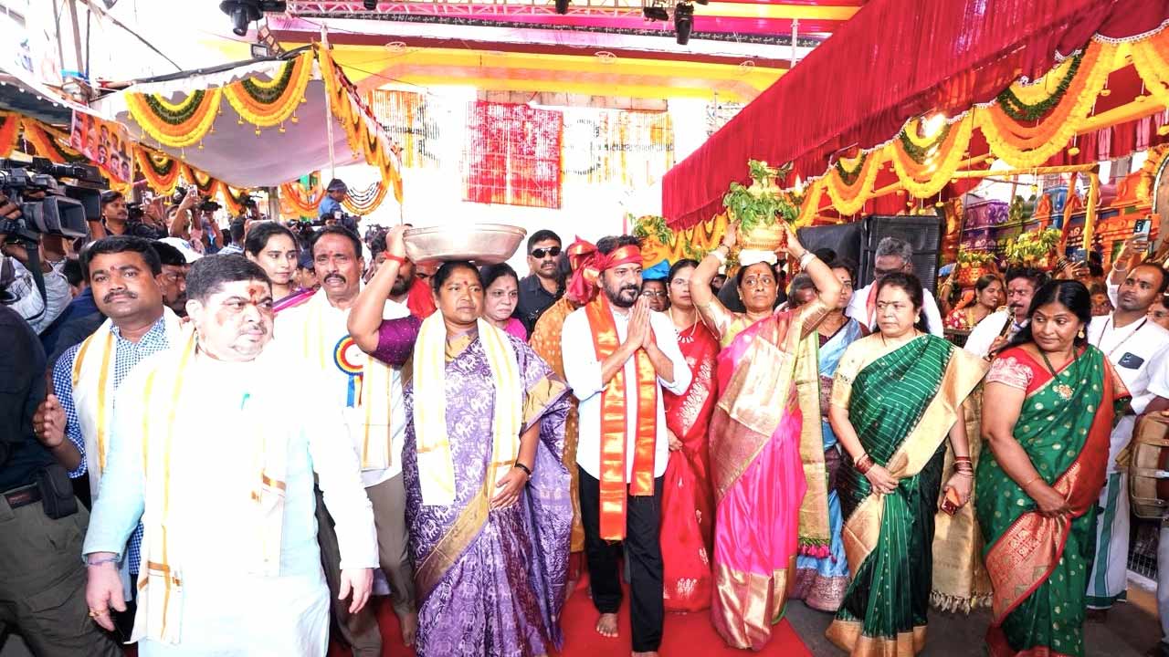 CM Revanth Reddy : సికింద్రాబాద్‌ లష్కర్ బోనాల్లో ఆధ్యాత్మిక శోభ