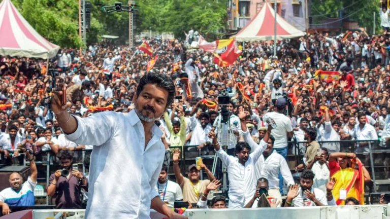 Tamil Nadu CM Vijay: సీఎం విజయ్ భారీ ప్యాకేజీ.. ఎమ్మెల్యేలకు కొత్త కార్లు, రూ.1 లక్ష భత్యం, రూ.25 లక్షల ఆరోగ్య బీమా