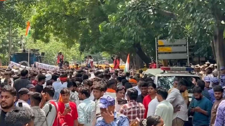 Jantar Mantar Protest: జంతర్ మంతర్ వద్ద మరో నిరసన.. రిజర్వేషన్లకు వ్యతిరేకంగా వేలాది మంది..