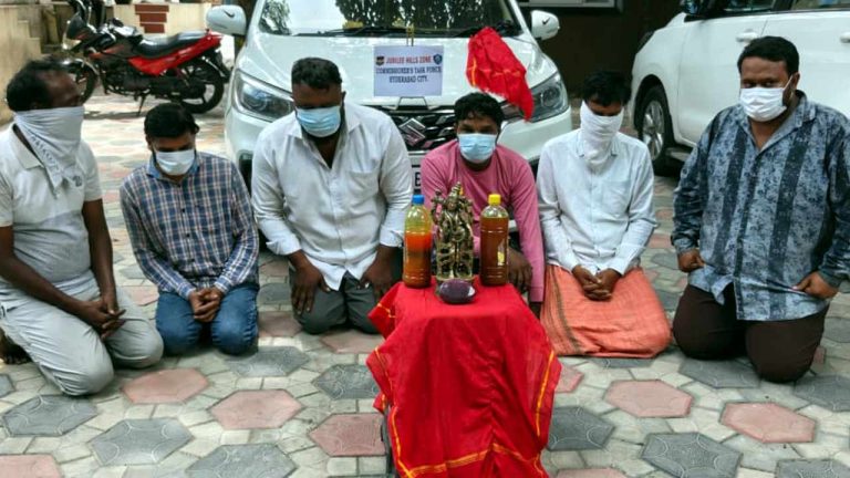 Fake Idols : నకిలీ విగ్రహాలతో మాయాజాలం.. ఆరుగురు ముఠా అరెస్ట్.!