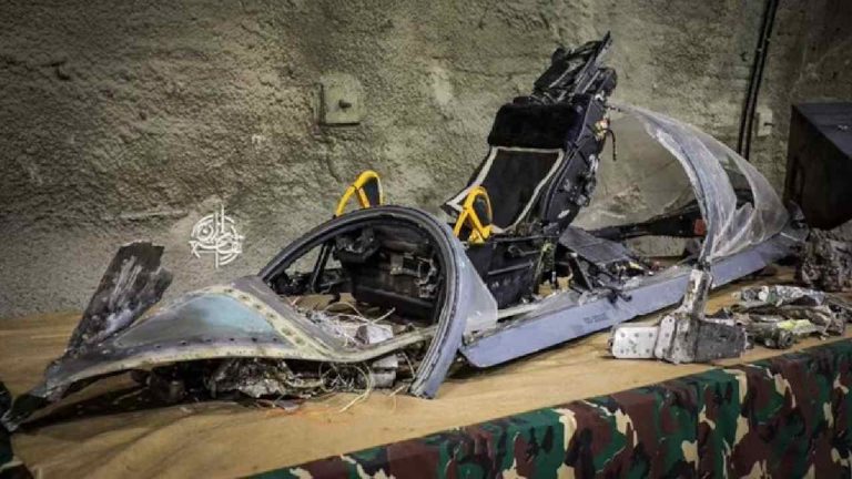 Iran War: అమెరికాకు ఇరాన్ షాక్.. కూల్చిన F-15E శకలాలను ప్రపంచానికి చూపించింది.!