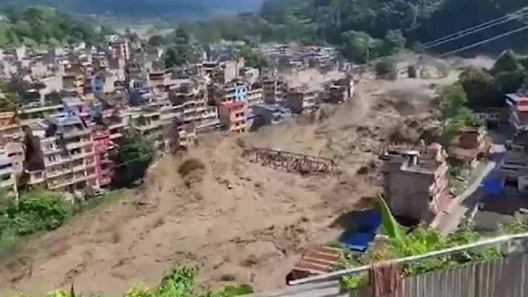 Nepal Flash Floods: నేపాల్‌లో వరద విలయం.. 105 మంది భారతీయులు గల్లంతు..