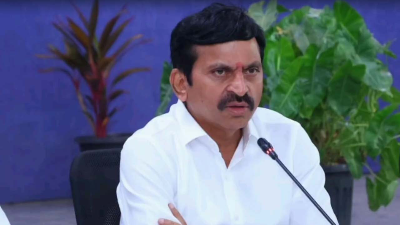 Ponguleti Srinivas : అధికారులపై మంత్రి యాక్షన్.. తహసీల్దార్ సస్పెండ్.!