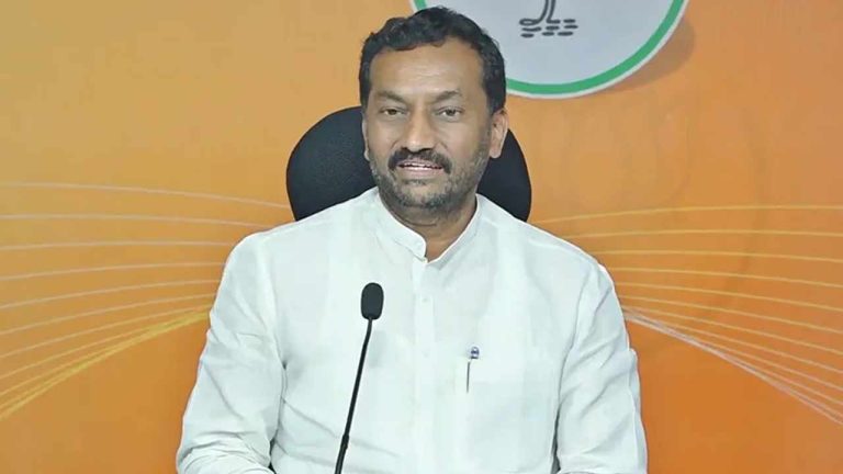 Raghunandan Rao: తెలంగాణలో రూ.200 కోట్ల సోలార్ స్కామ్.?.. రఘునందన్ రావు సంచలన ఆరోపణలు