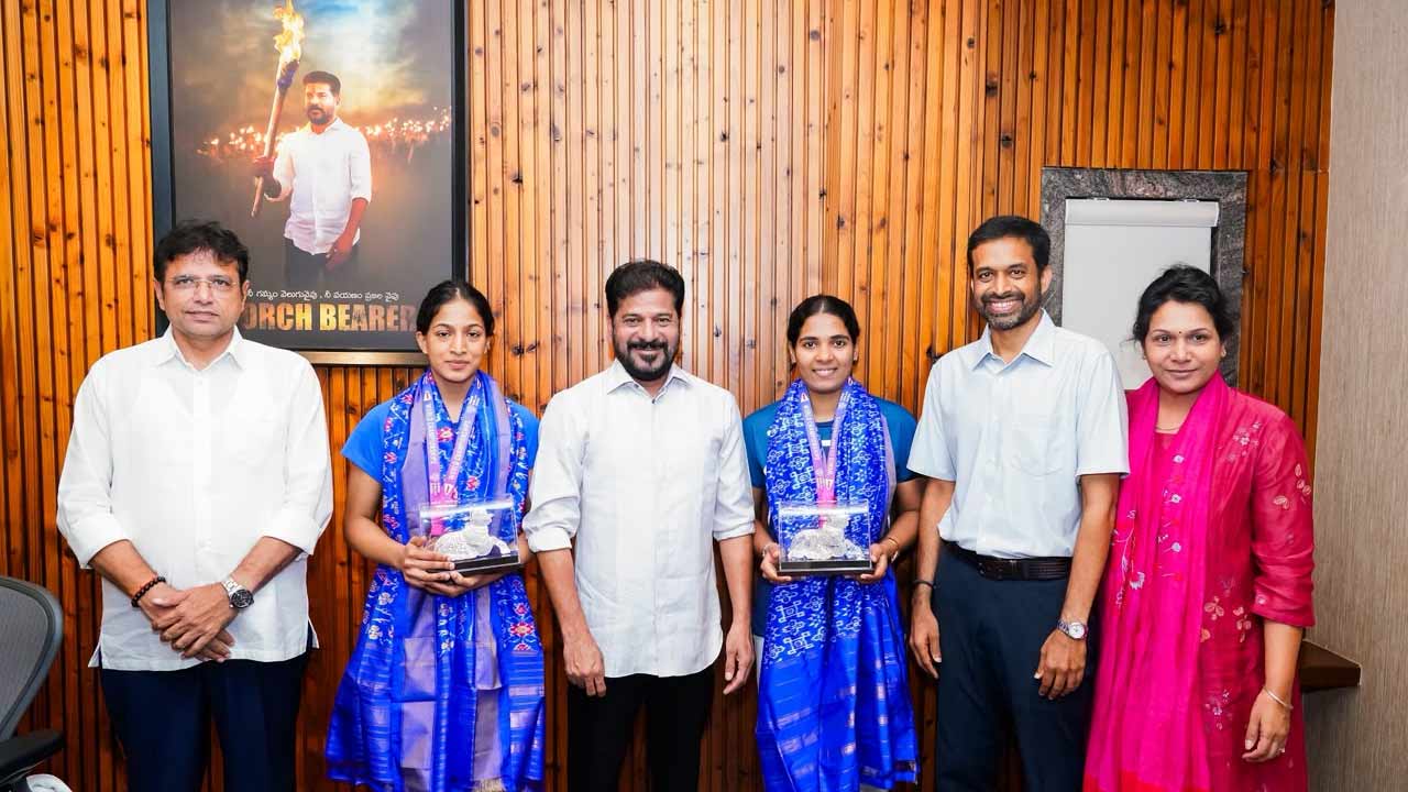 gayatri gopichand treesa jolly meet revanth reddy world badminton championships
