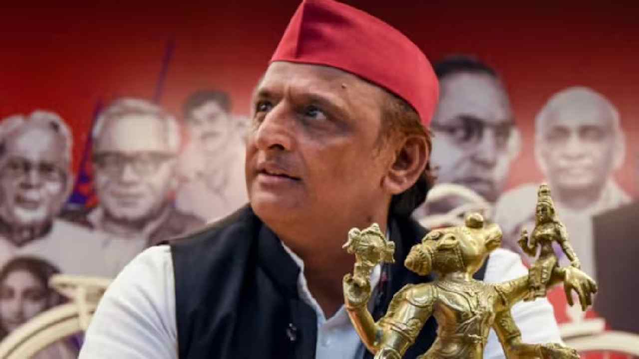 UP Politics: అఖిలేశ్ ముందే ఎస్పీ నేతల బూతులు.. రెండు జిల్లా కమిటీలు రద్దు