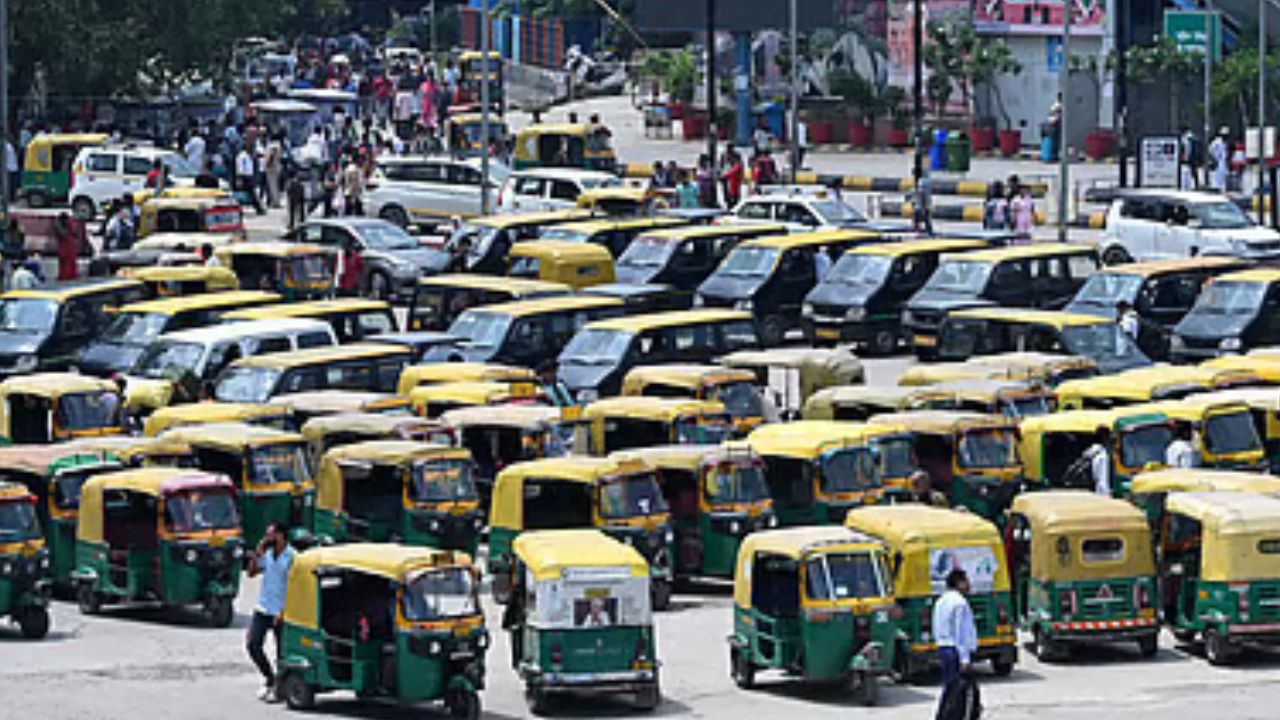 Auto Drivers Meet: ఆటో కార్మికులతో కీలక భేటీ.. సంక్షేమ బోర్డు, మీటర్ ఛార్జీలపై చర్చ!