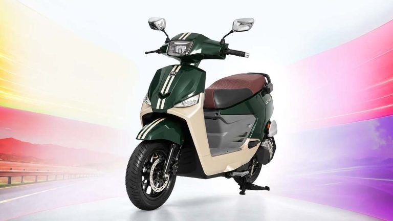 BGauss C12 MaxR: 178KM రేంజ్‌తో కొత్త ఎలక్ట్రిక్ స్కూటర్.. BGauss C12 MaxR లాంచ్.. 3.8 kWh బ్యాటరీ