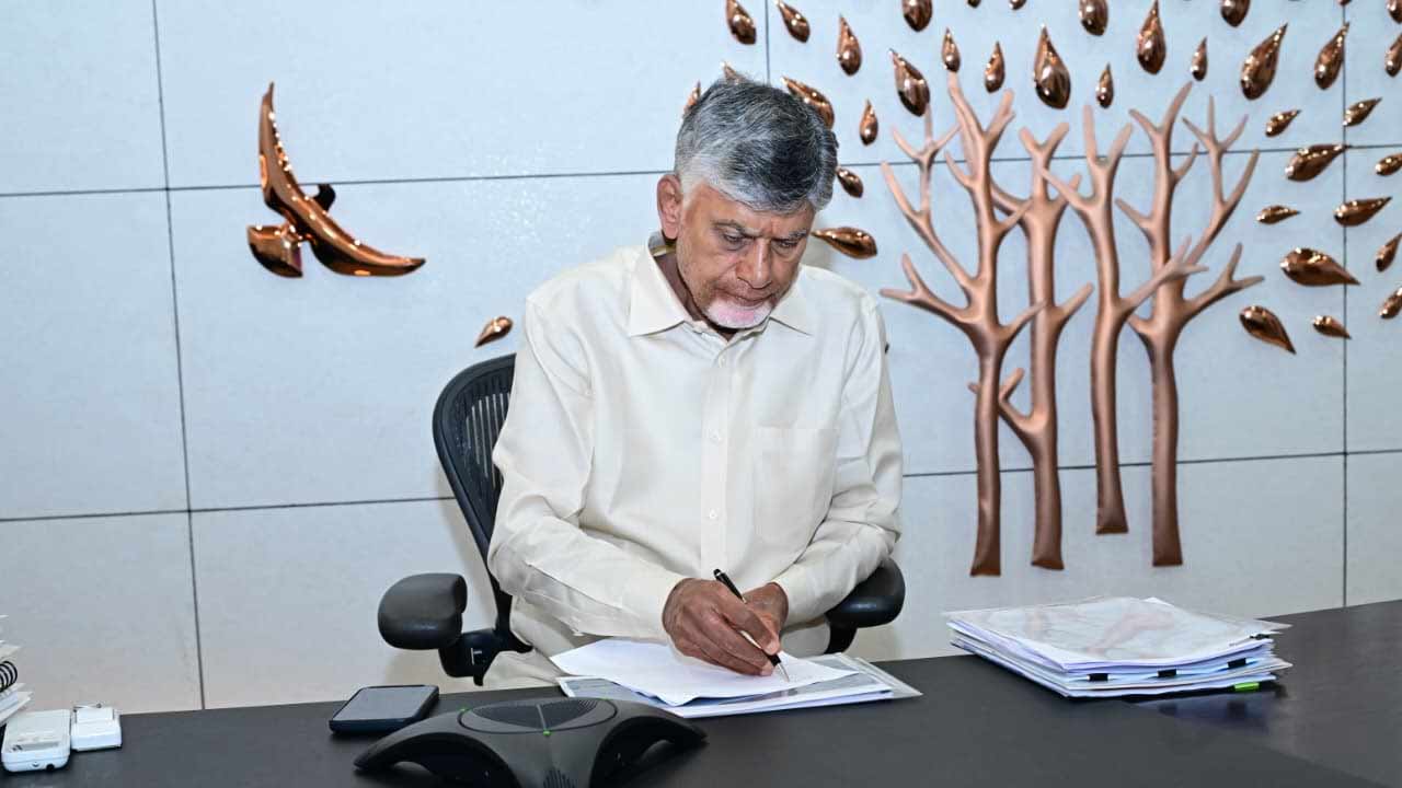 CM Chandrababu: వర్షాలపై సీఎం చంద్రబాబు టెలీకాన్ఫరెన్స్.. కలెక్టర్లకు కీలక ఆదేశాలు