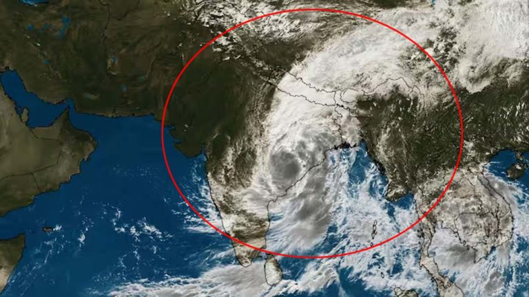 Massive Cloud: భారత్ నుంచి చైనా వరకు భారీ మేఘాలు.. వెలుగులోకి ఉపగ్రహ చిత్రాలు