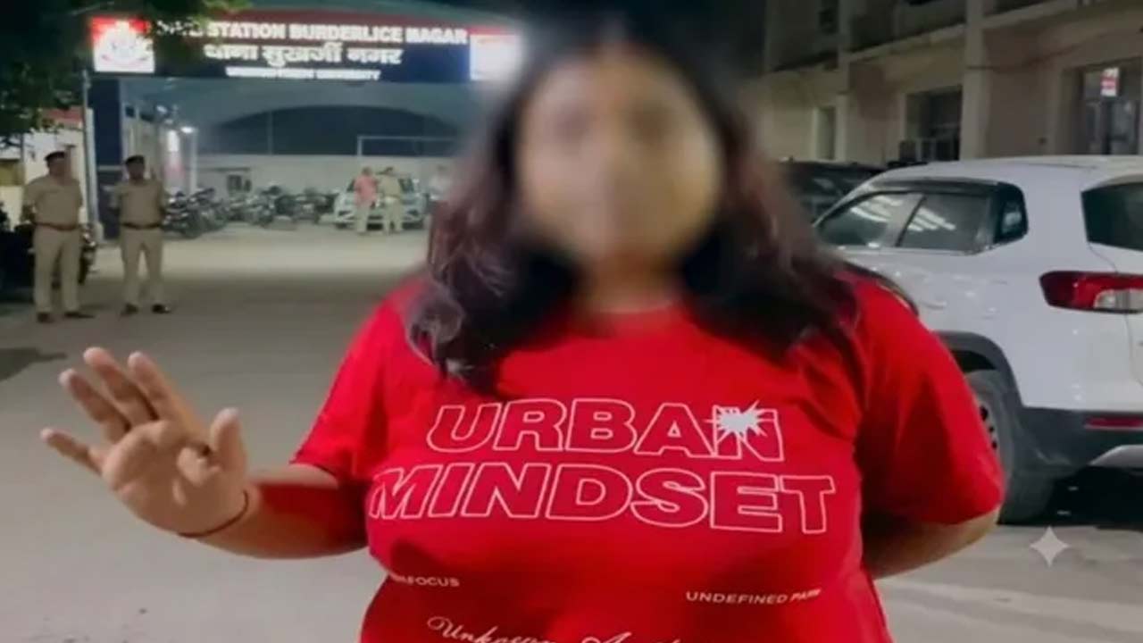 du student allegedly harassed in delhi after comment on urban mindset t shirt