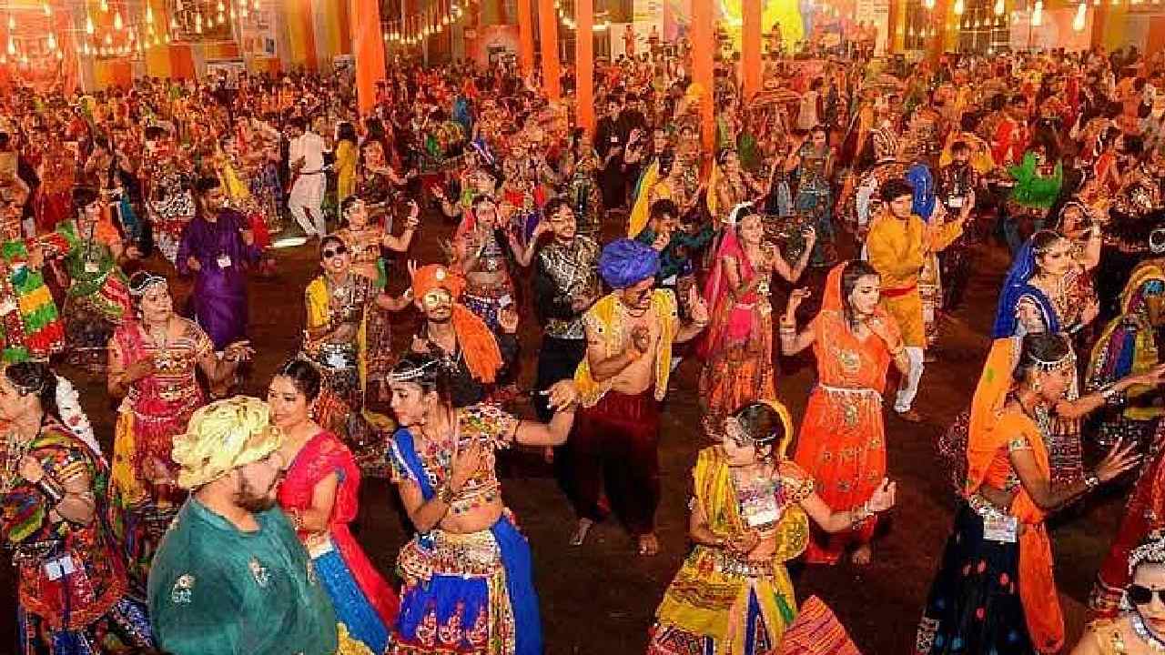 Garba Row: గర్బాలో ముస్లింల ఎంట్రీపై వివాదం.. నుదిటిపై తిలకం తప్పనిసరి!