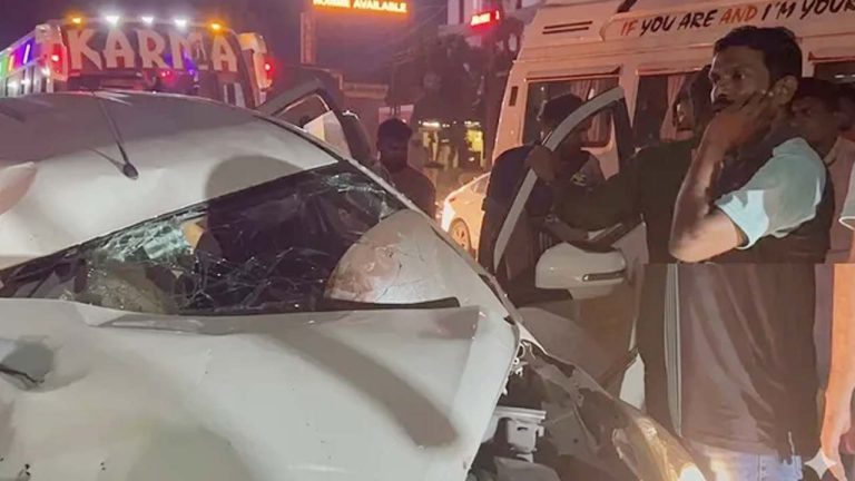 Kerala Road A*ccident: ఘోర రోడ్డు ప్రమాదం.. లారీని ఢీకొన్న కారు, 8 మంది మృతి