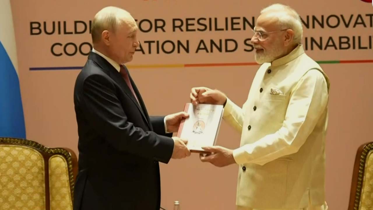 Modi-Putin: మోడీతో పుతిన్ భేటీ.. ద్వైపాక్షిక సంబంధాలపై చర్చ
