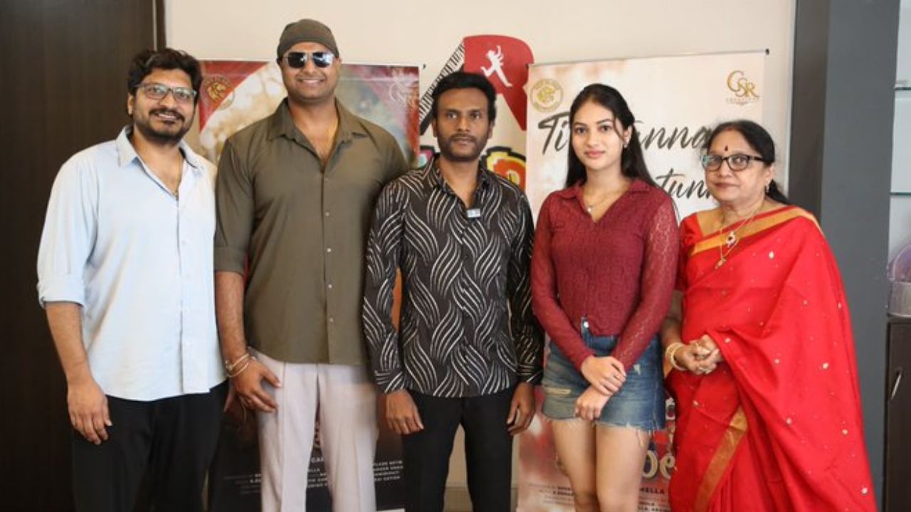 Mugguru Kothulu Song: ‘తిడుతున్నా కొడుతున్నా’ అంటూ మెస్మరైజ్ చేస్తున్న లవ్ సాంగ్.. అనూప్ చేతుల మీదుగా రిలీజ్