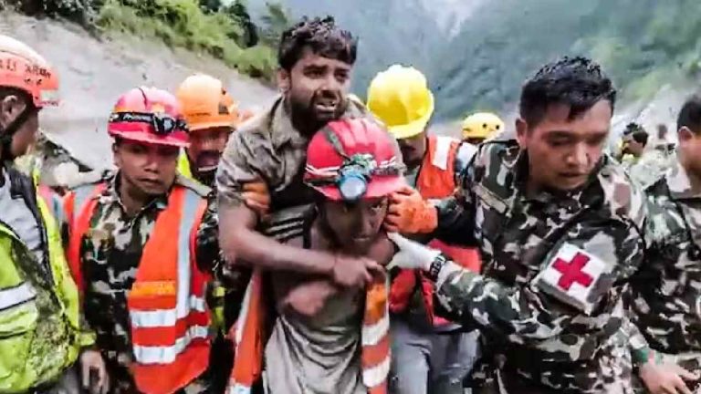 Nepal Floods: 170 మీటర్ల లోతులో 9 రోజులు.. “మహామంత్రం” జపిస్తూ ప్రాణాలతో బయటపడ్డ నేపాల్ కార్మికుడు..
