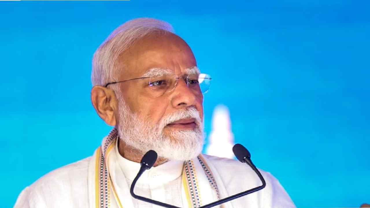 PM Modi: మోడీ ముంబై టూర్‌లో కలకలం.. ఇద్దరు అనుమానితుల నుంచి నకిలీ ID, తుపాకీ స్వాధీనం!