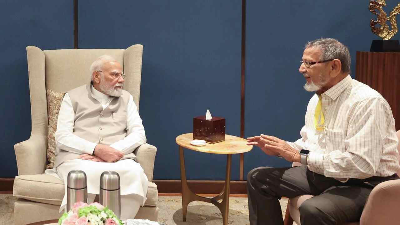PM Modi: ప్రధాని మోడీని కలిసిన స్కూల్ ఫ్రెండ్ అస్గర్ అలీ.. బీజేపీ ఎమ్మెల్యేపై ఫిర్యాదు..