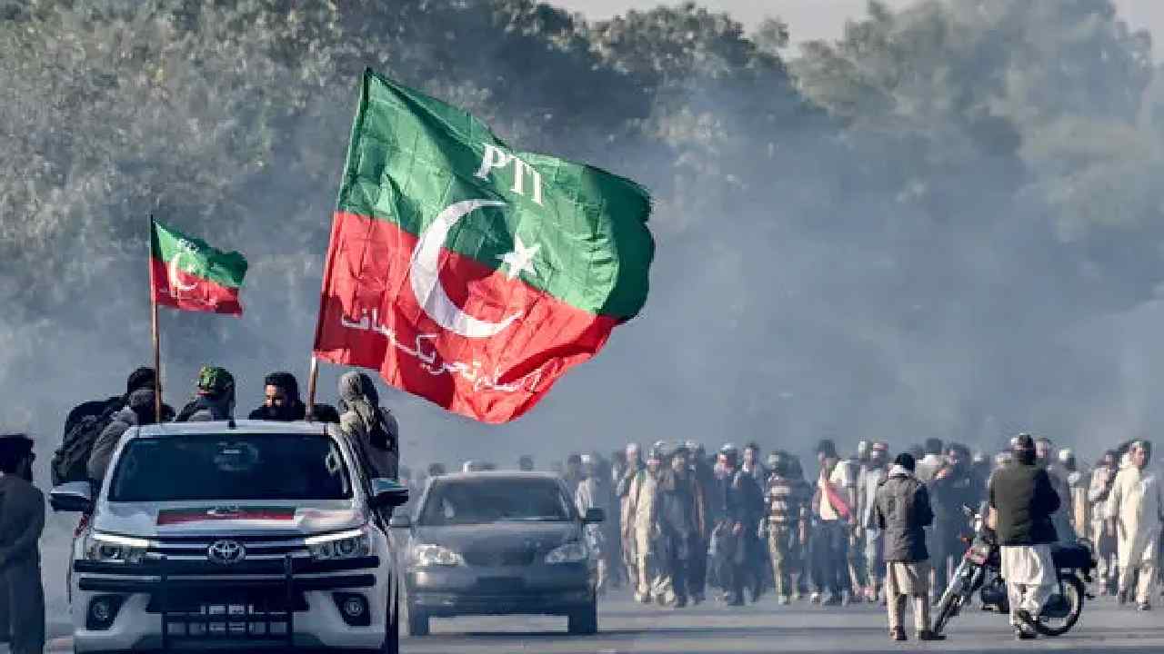 Pakistan: పాకిస్తాన్‌లో టెన్షన్ టెన్షన్.. ఇస్లామాబాద్ చుట్టూ కంటైనర్ గోడలు, ఆస్పత్రుల్లో హైఅలర్ట్..