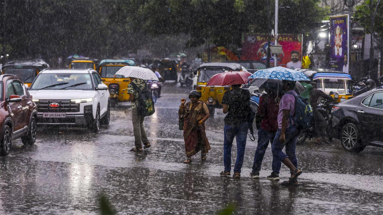 IMD Rain Alert: తెలుగు రాష్ట్రాలతో పాటు ఈ రాష్ట్రాల్లో భారీ వర్షాలు