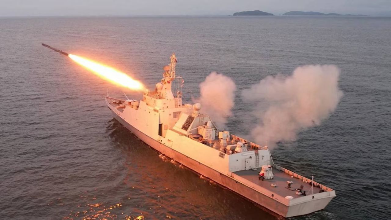 strait of hormuz us blocks 86 ships houthis fire 10 missiles yemen