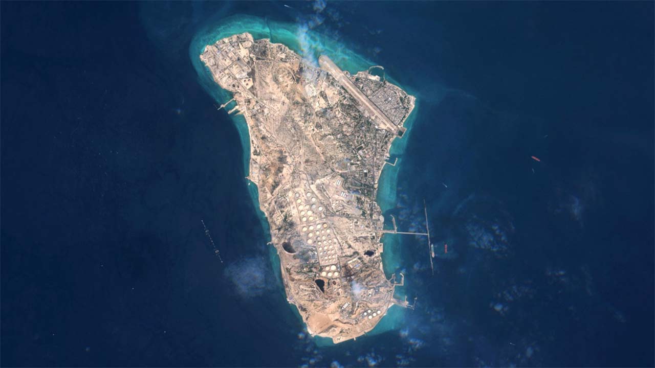 iran us war kharg island explosion oil tanker us strike
