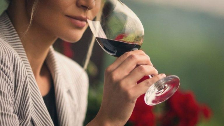 Wine: చిన్న పెగ్ తాగినా రిస్కేనా? అమ్మాయిలు తప్పకుండా తెలుసుకోవాల్సిన మ్యాటర్ ఇది!