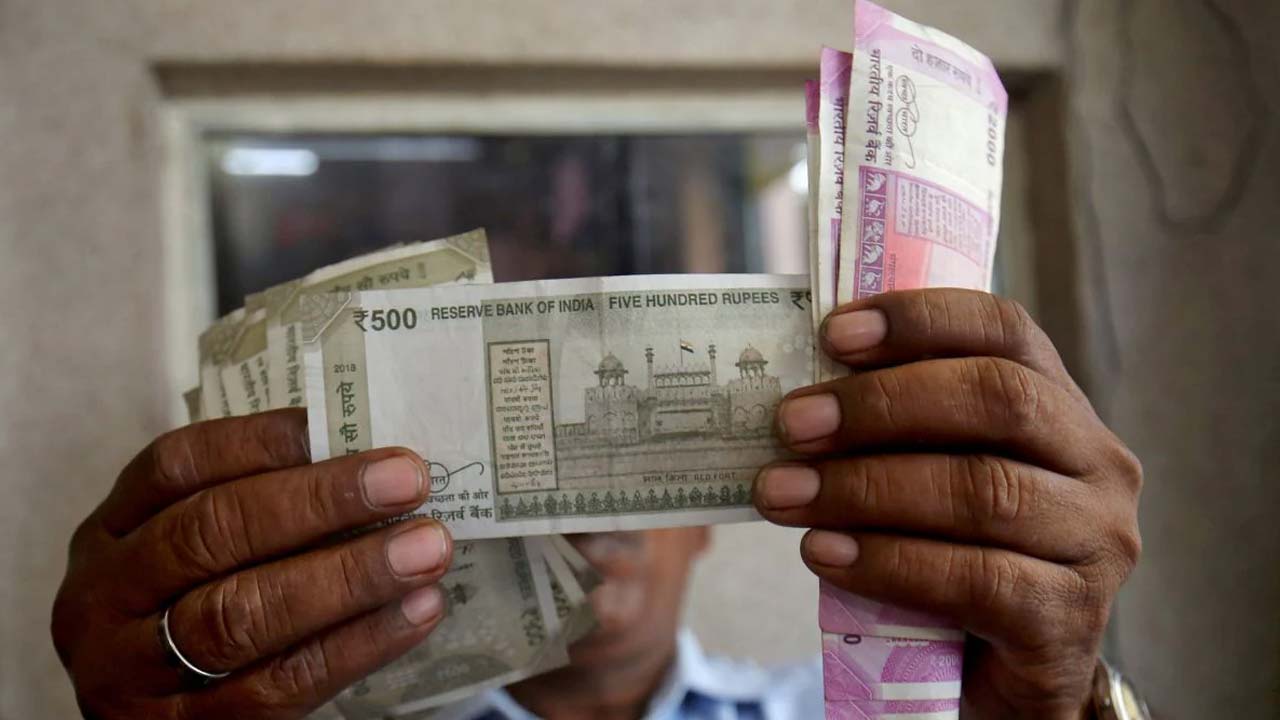 Fake Currency : యూట్యూబ్ చూసి నకిలీ నోట్లు.. హైదరాబాద్‌లో బిగ్ గ్యాంగ్ గుట్టురట్టు