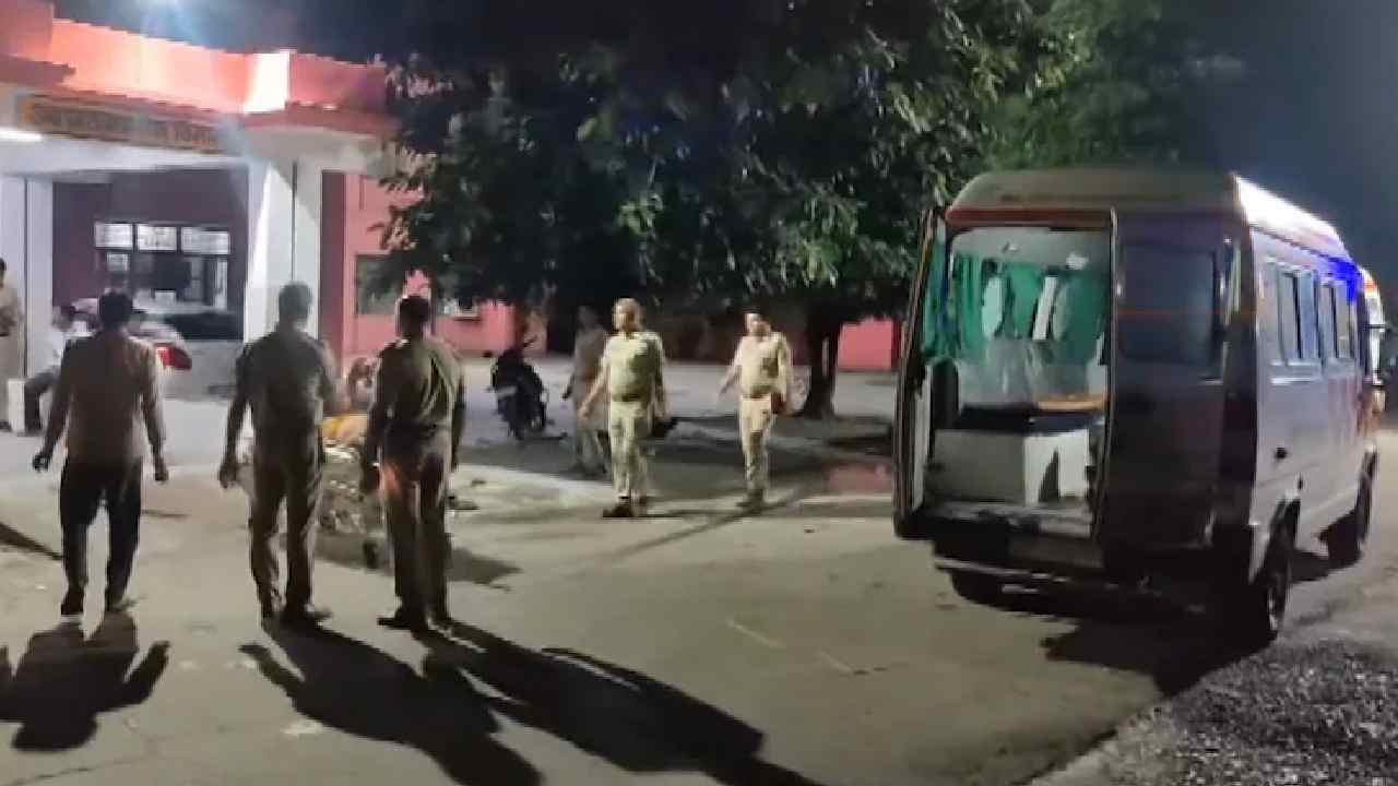 Road Accident: యూపీలో ఘోర రోడ్డు ప్రమాదం.. 12 మంది దుర్మరణం..