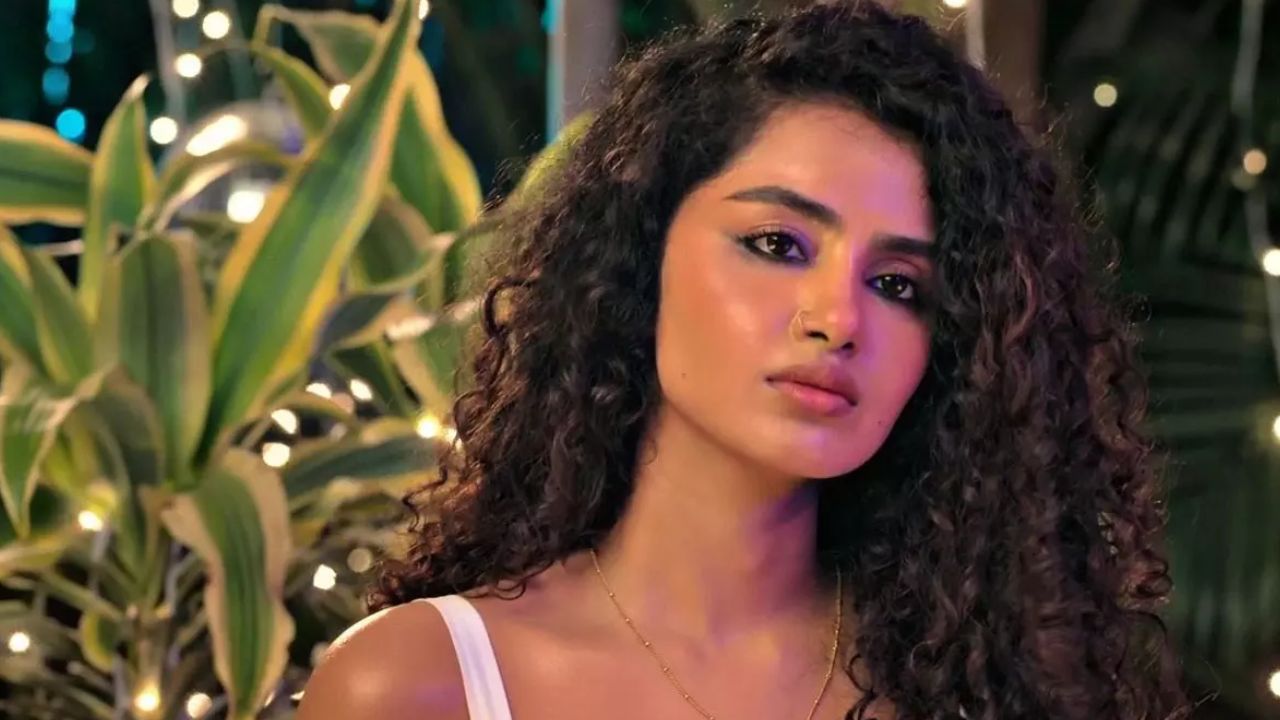 crazy kalyanam star anupama parameswaran said i dont act just for money