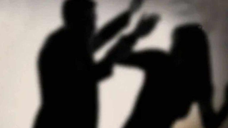 Vijayawada Crime: విజయవాడలో కలకలం.. పెళ్లికి ఒప్పుకోలేదని ప్రియురాలిపై దాడి.. ప్రియుడు మృతి