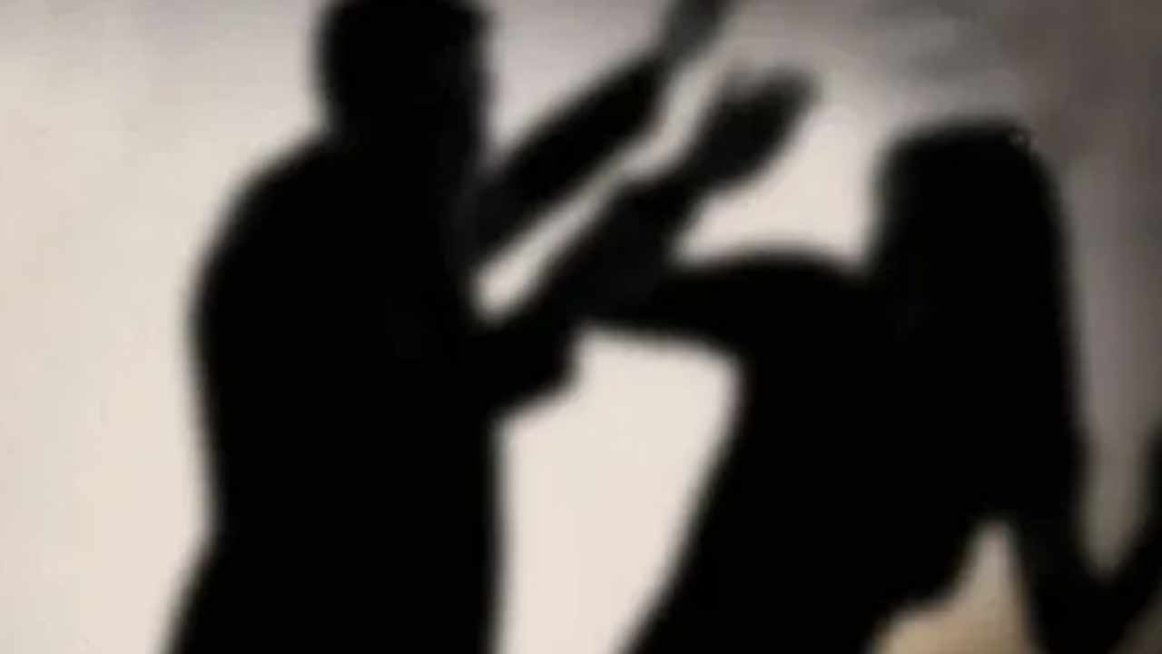 Vijayawada Crime: విజయవాడలో కలకలం.. పెళ్లికి ఒప్పుకోలేదని ప్రియురాలిపై దాడి.. ప్రియుడు మృతి