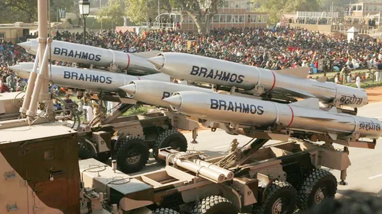 india defence exports 2025 26 brahmos missile leads growing global demand