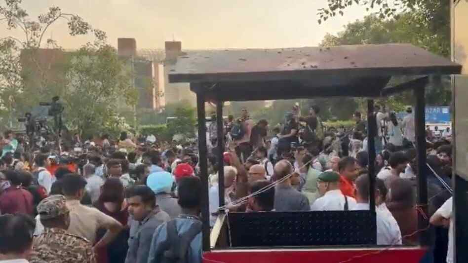 cjp protest high tension in delhi slogans raised against cjp and in support of modi