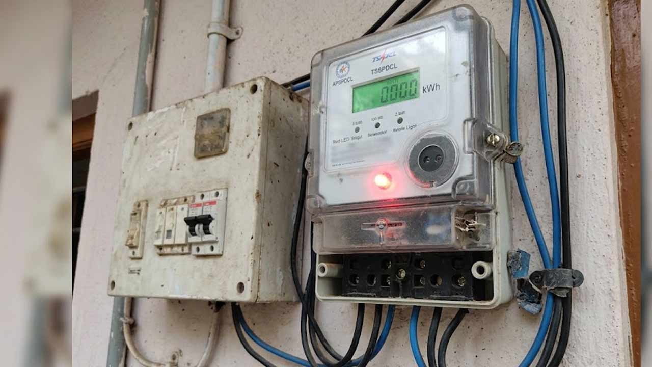 Electricity Meter Red Light Blinking: కరెంట్‌ బిల్లు భారీగా వస్తుందా? మీటర్ ముందే ఇచ్చే సంకేతం ఇదే.. కచ్చితంగా తెలుసుకోండి..